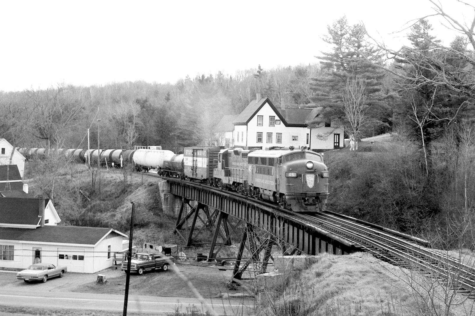 BAR F3 #45 north at Frankfort, ME in 1972 BAR F3 #45 north at Frankfort, ME in 1972