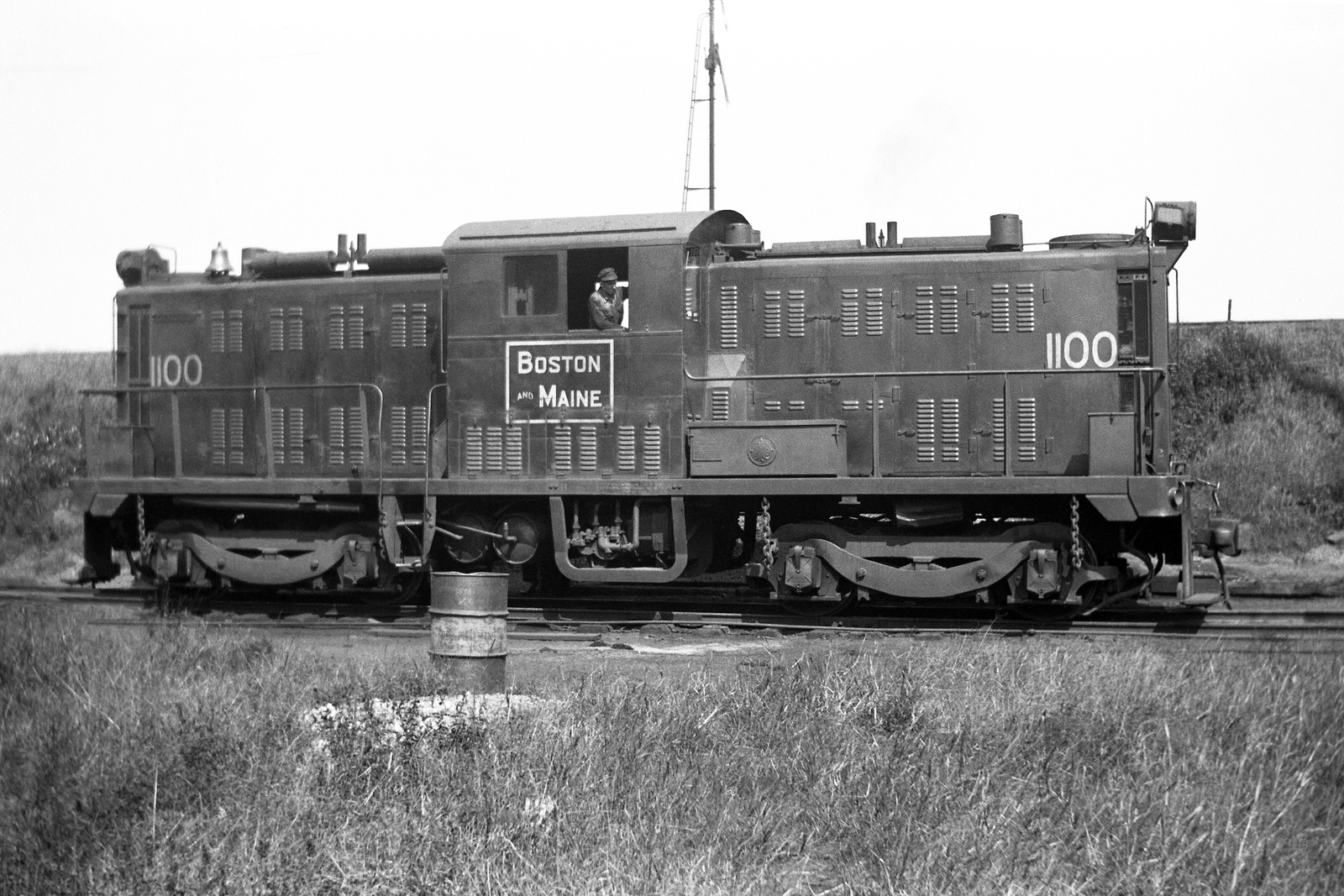 Boston & Maine GE-IR 600hp switcher #1100 at Boston, MA on 9/26/1937. Scrapped 10/1950 (8x12) Boston & Maine GE-IR 600hp switcher #1100 at Boston, MA on 9/26/1937. Scrapped 10/1950 (8x12)