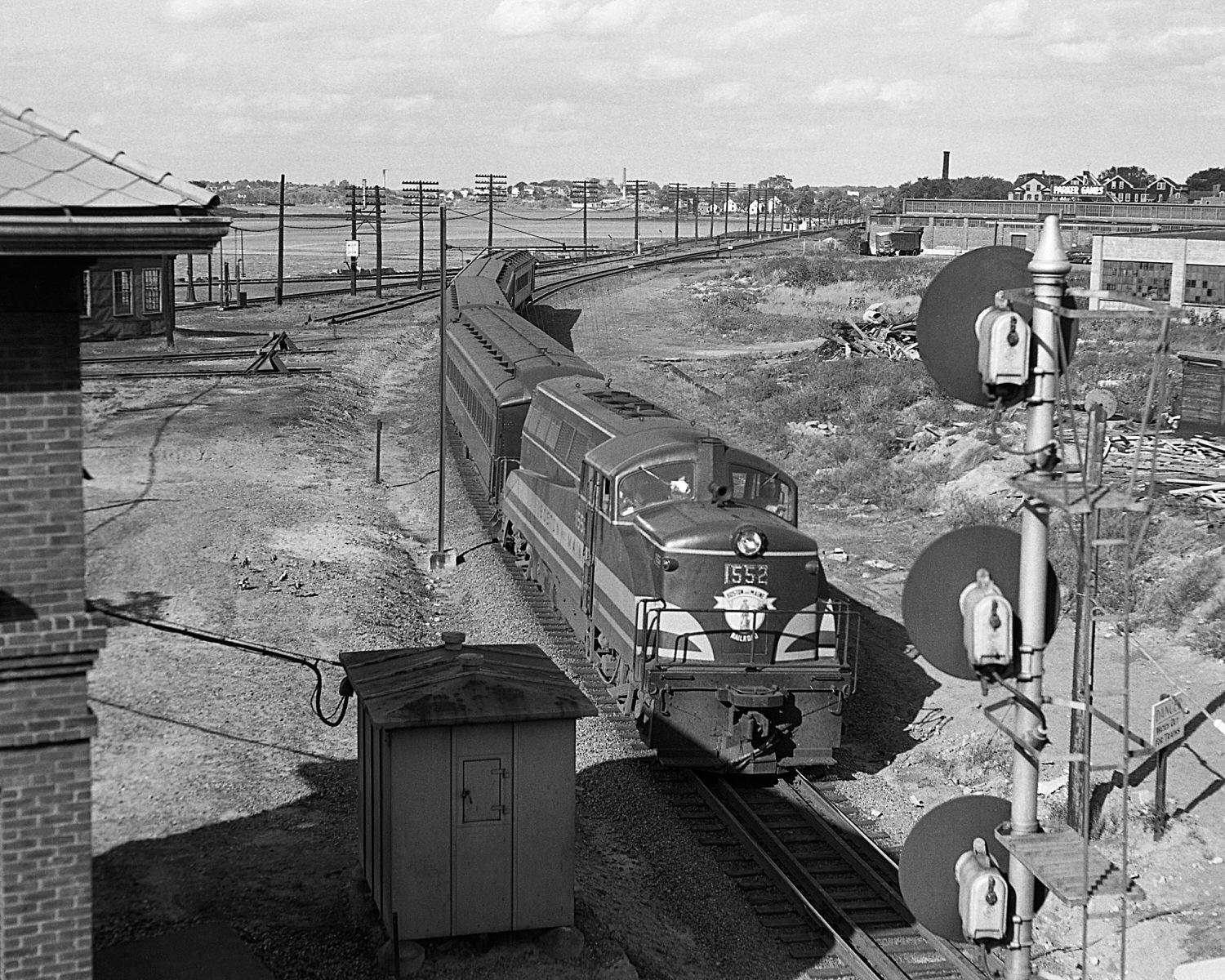 B&M BL2 #1552 on a passenger train at Salem, MA in 1950. (8x10) B&M BL2 #1552 on a passenger train at Salem, MA in 1950. (8x10)