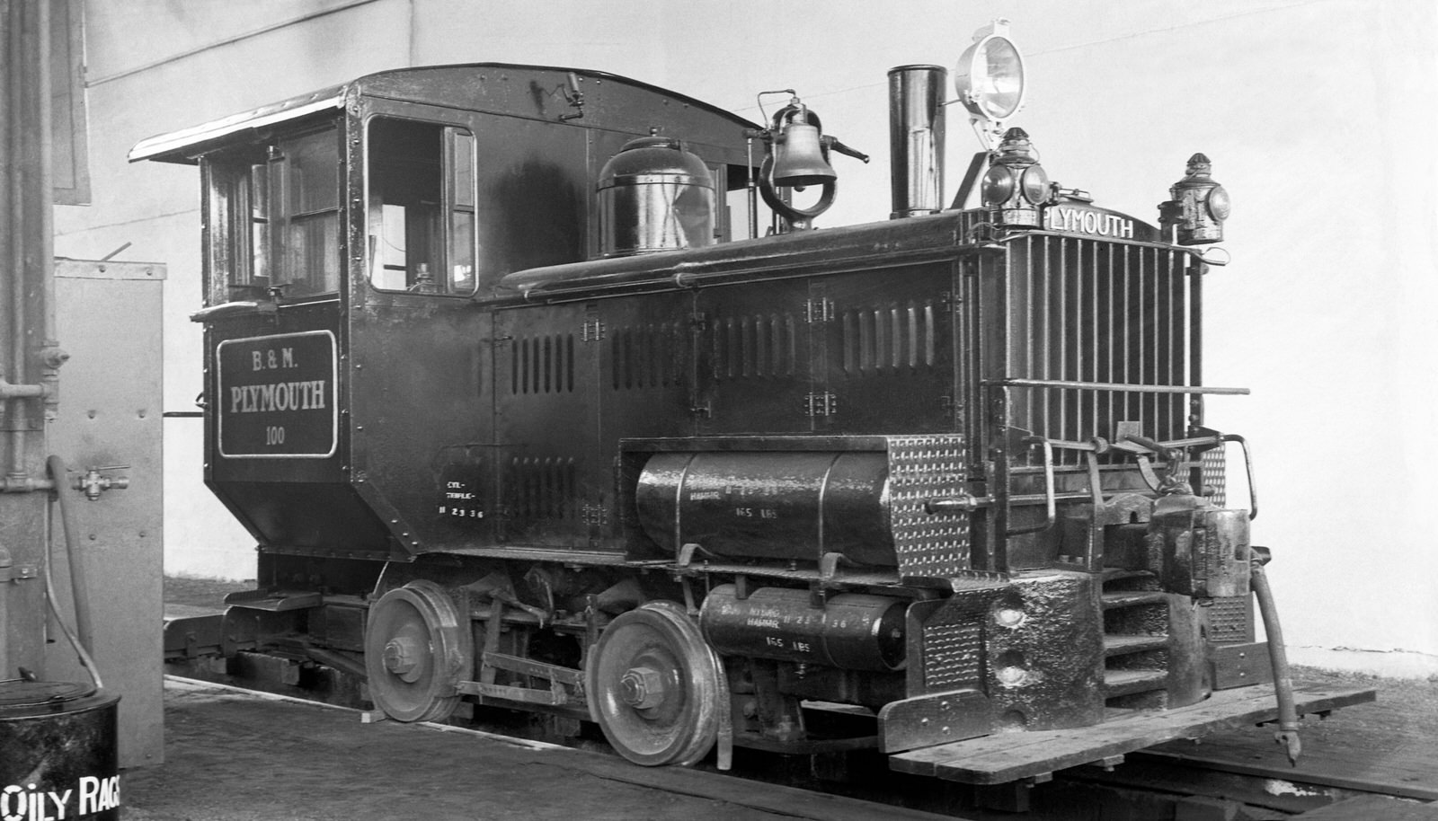 Boston Maine 16T Plymouth #100 at Concord, NH during 12/1936. (8x14) Boston Maine 16T Plymouth #100 at Concord, NH during 12/1936. (8x14)