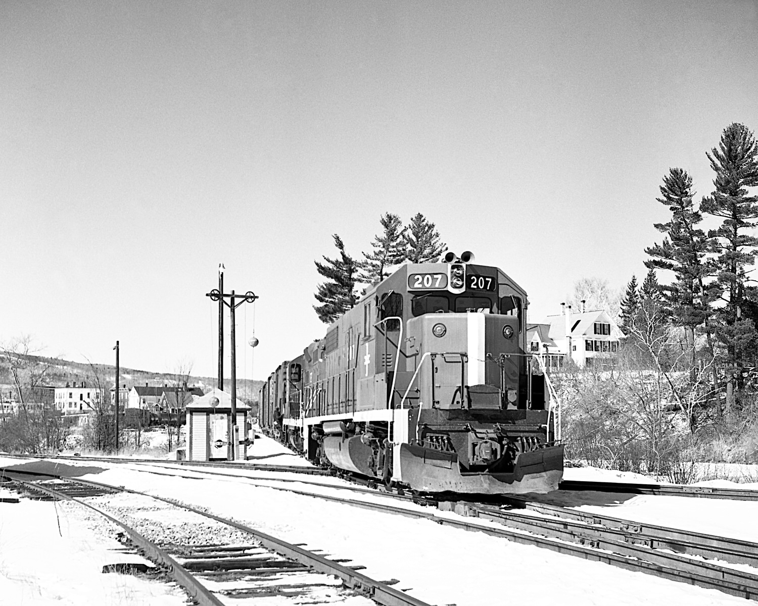 BM 207 on Groveton local G4 switching at Whitefield, NH late 70's. (8x10) BM 207 on Groveton local G4 switching at Whitefield, NH late 70's. (8x10)