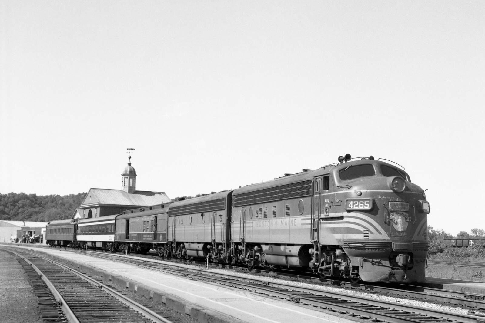 Boston Maine F7A #4265 on the "Ambassador" at WhitE River Jct, VT during 10/66. (8x12) Boston Maine F7A #4265 on the "Ambassador" at WhitE River Jct, VT during 10/66. (8x12)