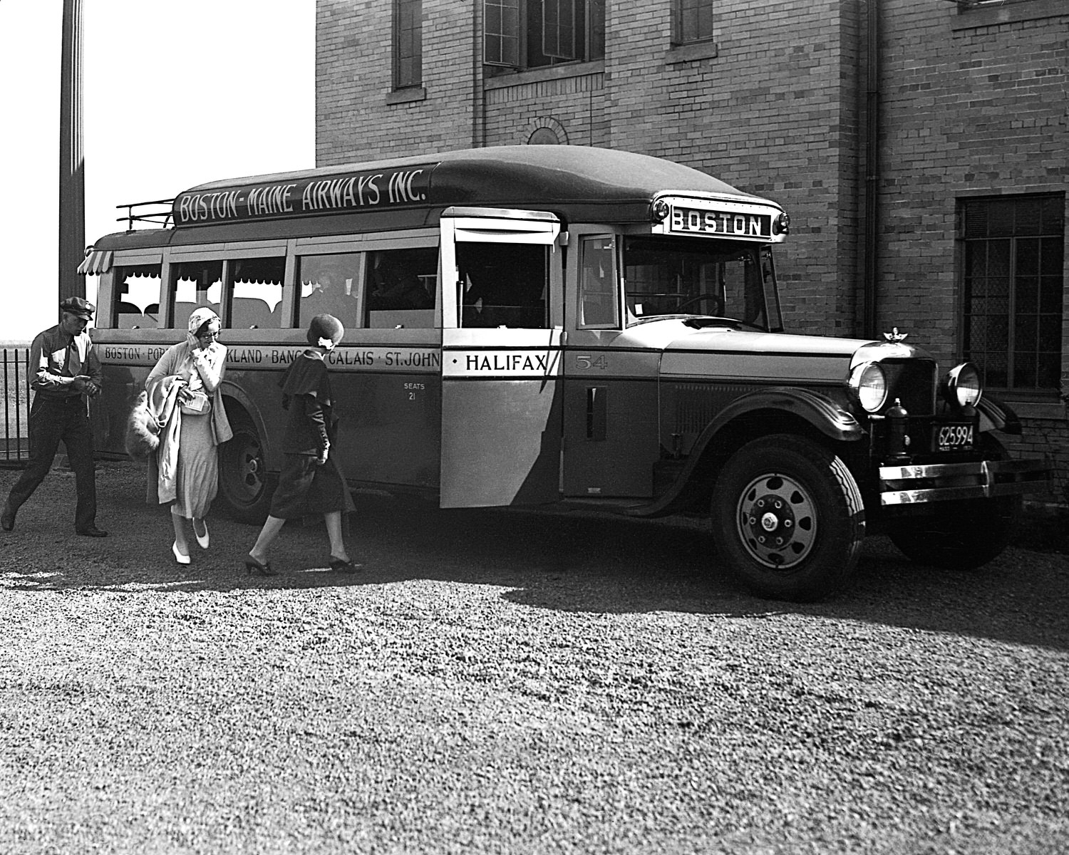 Boston Maine Airways Bus on August 8, 1931. Location ? (8x10) Boston Maine Airways Bus on August 8, 1931. Location ? (8x10)