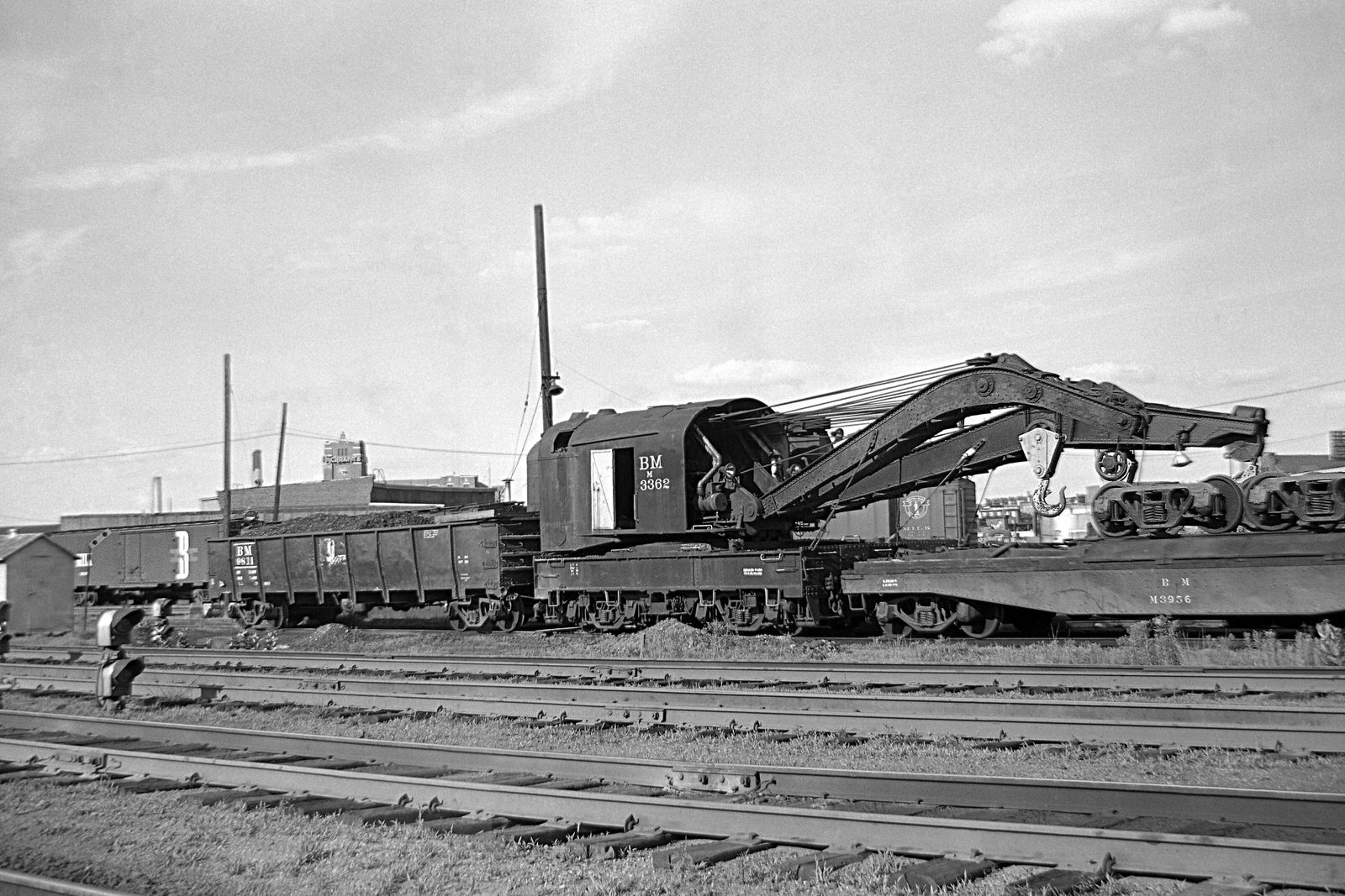 Boston & Maine Wrecker #3362 at Boston, MA. Date is unknown (Early 60's) (8x12) Boston & Maine Wrecker #3362 at Boston, MA. Date is unknown (Early 60's) (8x12)