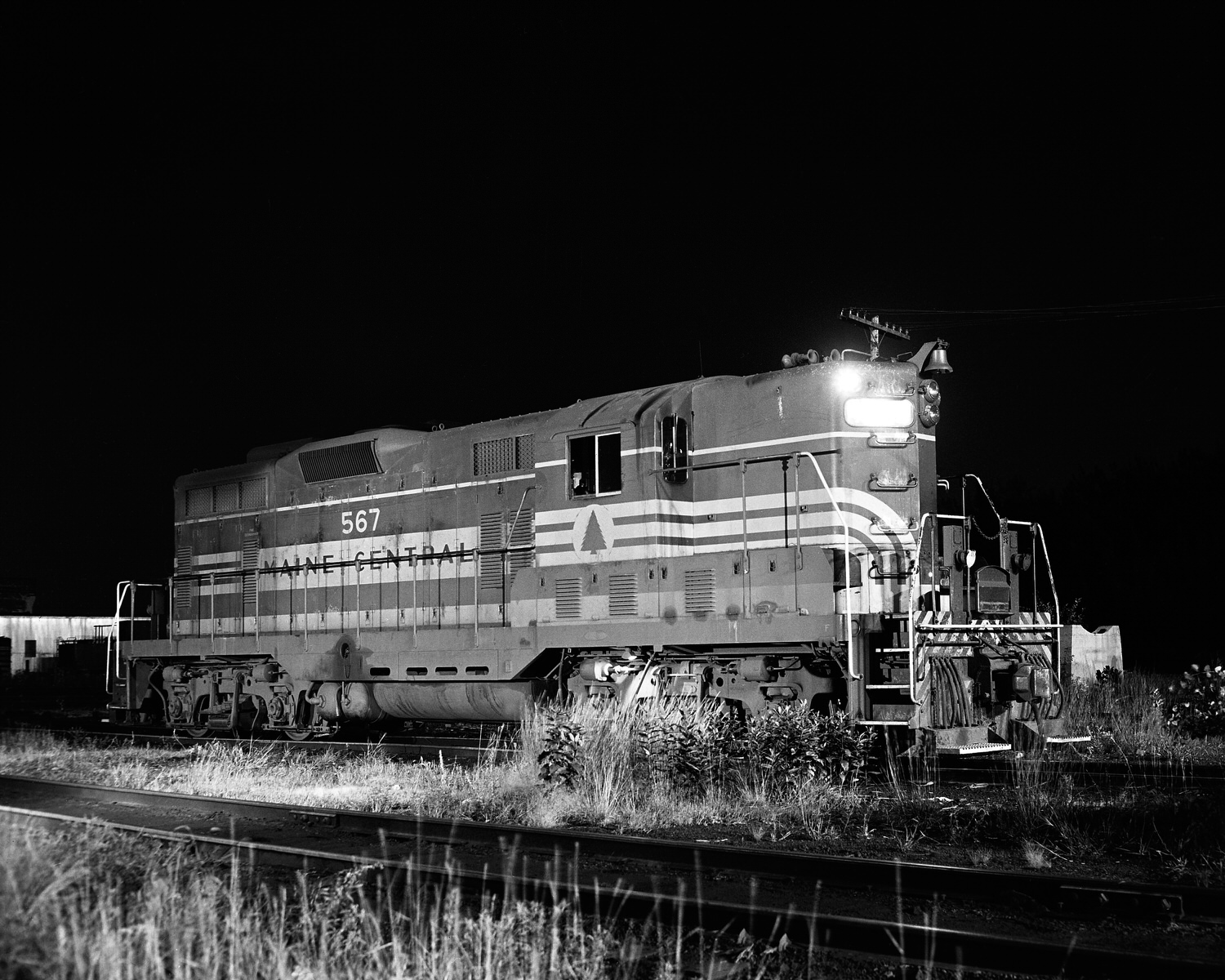 Nightshot of Maine Central GP7 #567 at Portland, ME on 8/18/1970. (8x10) Nightshot of Maine Central GP7 #567 at Portland, ME on 8/18/1970. (8x10)