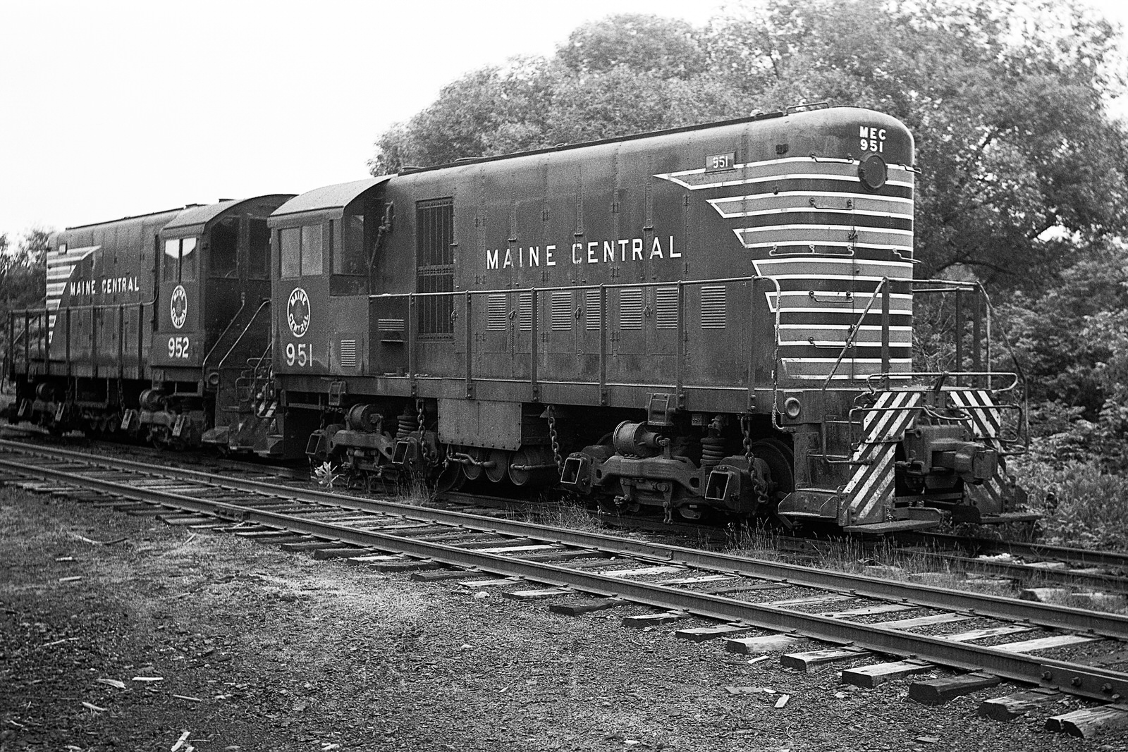 Maine Central Alco HH660 #951 & 952 at Waterville, MA on 6/26/68. (8x12) Maine Central Alco HH660 #951 & 952 at Waterville, MA on 6/26/68. (8x12)