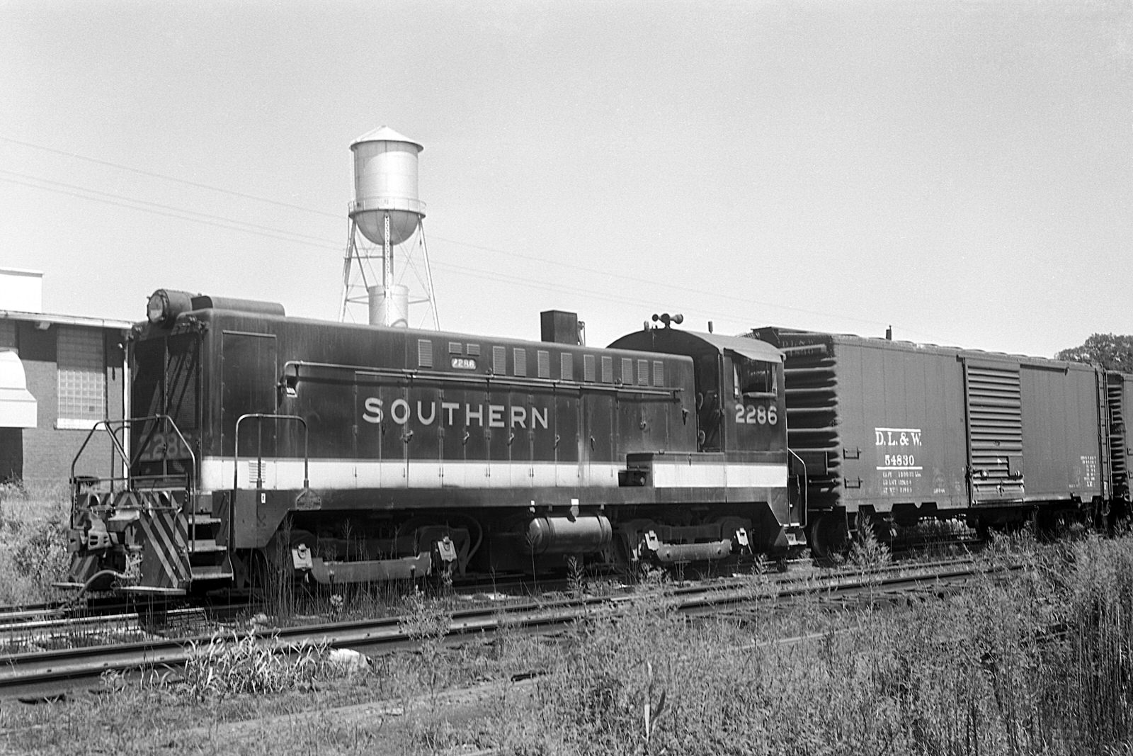 Southern Baldwin DS44-1000 @2286 at Spencer, N.C. on 8/25/1965. (8x12) Southern Baldwin DS44-1000 @2286 at Spencer, N.C. on 8/25/1965. (8x12)