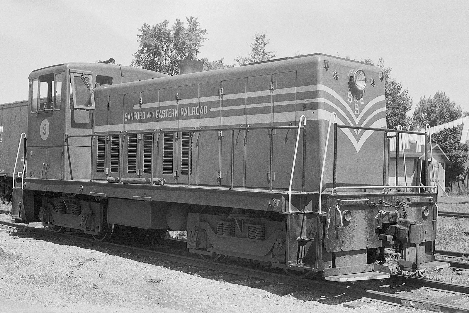 Sanford & Eastern GE 70 tonner #9 at Westbrook, ME on June 30, 1959. (8x12) Sanford & Eastern GE 70 tonner #9 at Westbrook, ME on June 30, 1959. (8x12)