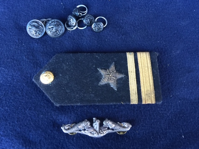 US NAVY SUBMARINE PIN V-21-N, SHOULDER BOARD & BUT-img-0